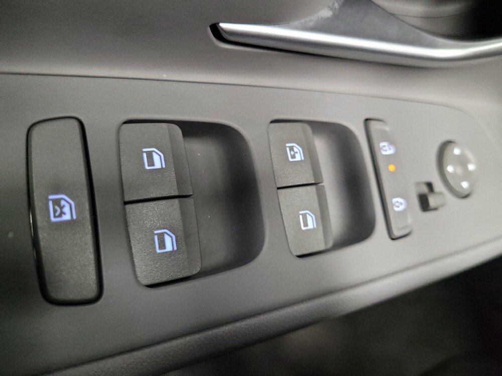 2025 Hyundai Elantra in Las Vegas, NV 89104 - 18112015 27