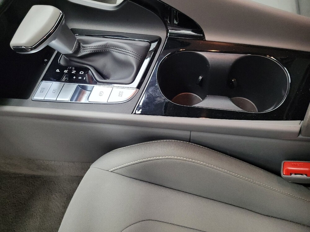 2025 Hyundai Elantra in Las Vegas, NV 89104 - 18112015 26