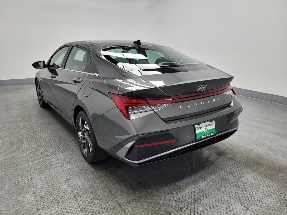 2025 Hyundai Elantra in Las Vegas, NV 89104 - 18112015 5