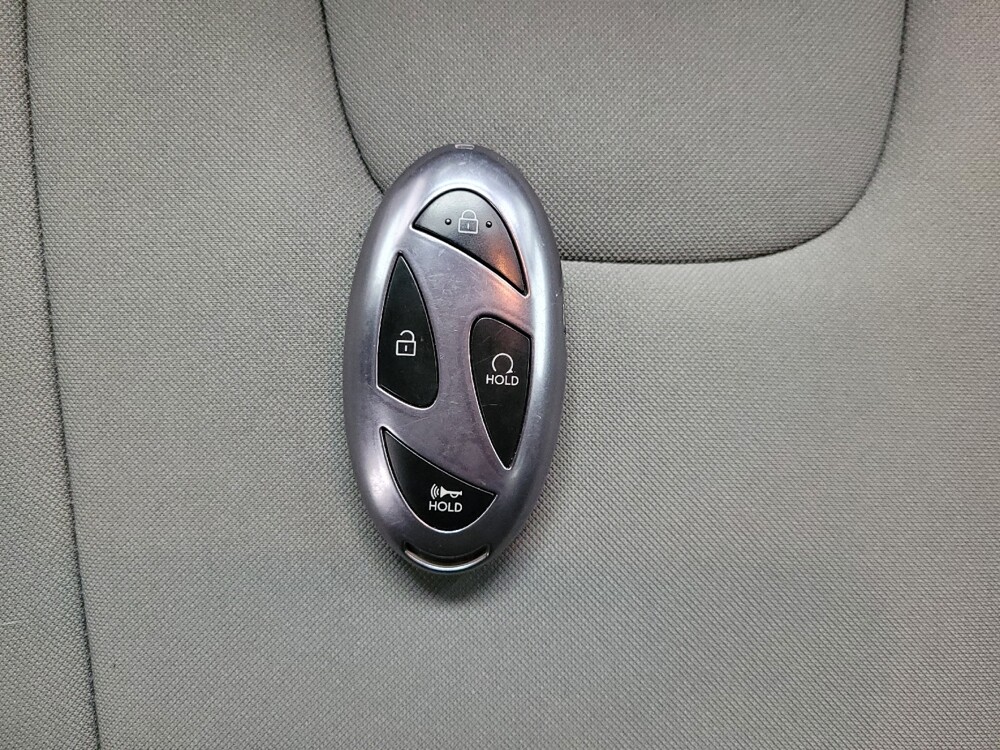 2025 Hyundai Elantra in Las Vegas, NV 89104 - 18112015 32