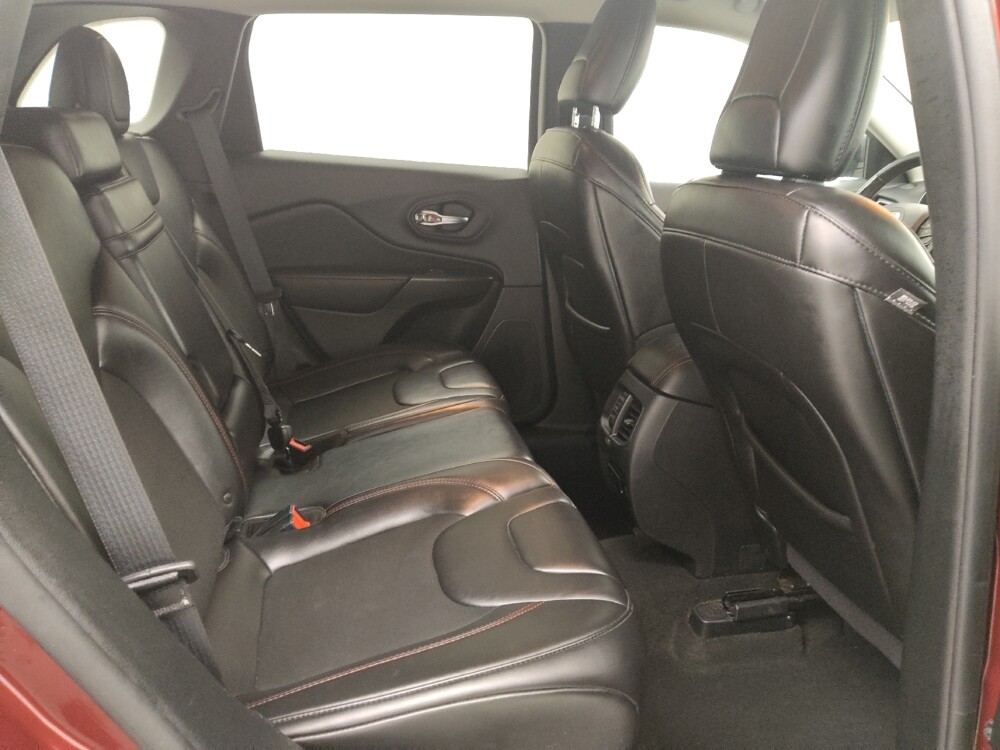 2019 Jeep Cherokee in St. Louis, MO 63125 - 18112025 19