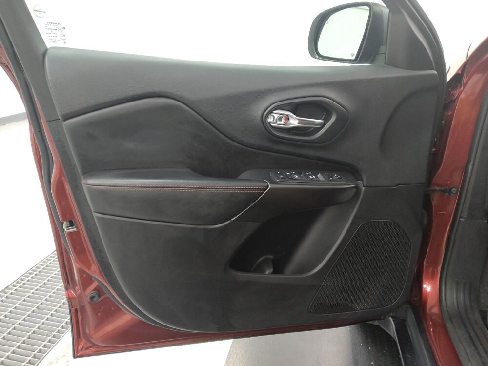 2019 Jeep Cherokee in St. Louis, MO 63125 - 18112025 27