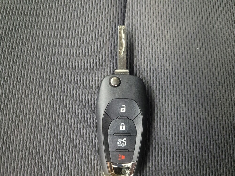 2018 Chevrolet Cruze in Ft Wayne, IN 46805 - 18112060 32