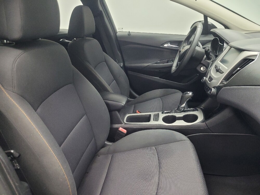 2018 Chevrolet Cruze in Ft Wayne, IN 46805 - 18112060 21