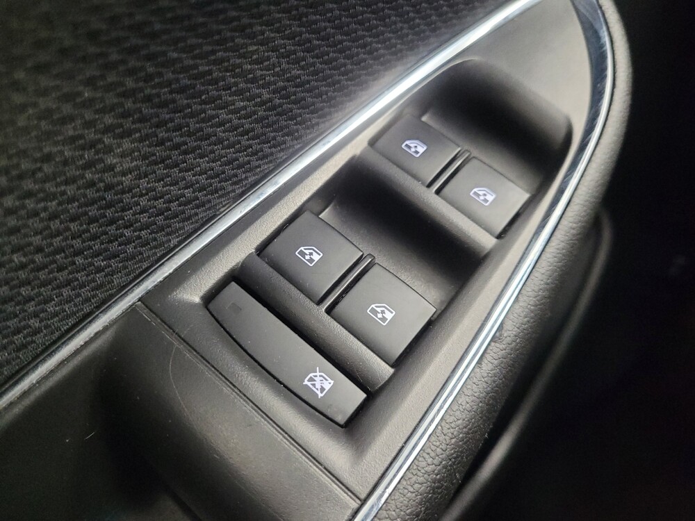 2018 Chevrolet Cruze in Ft Wayne, IN 46805 - 18112060 27