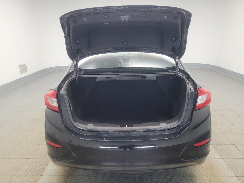 2018 Chevrolet Cruze in Ft Wayne, IN 46805 - 18112060 29