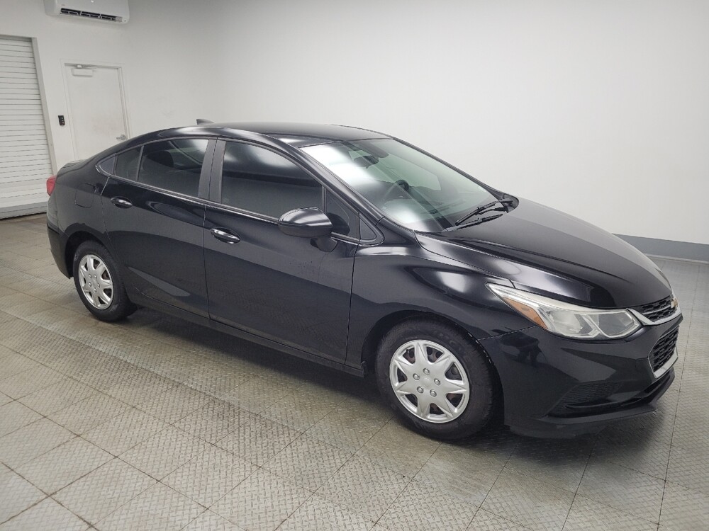 2018 Chevrolet Cruze in Ft Wayne, IN 46805 - 18112060 11