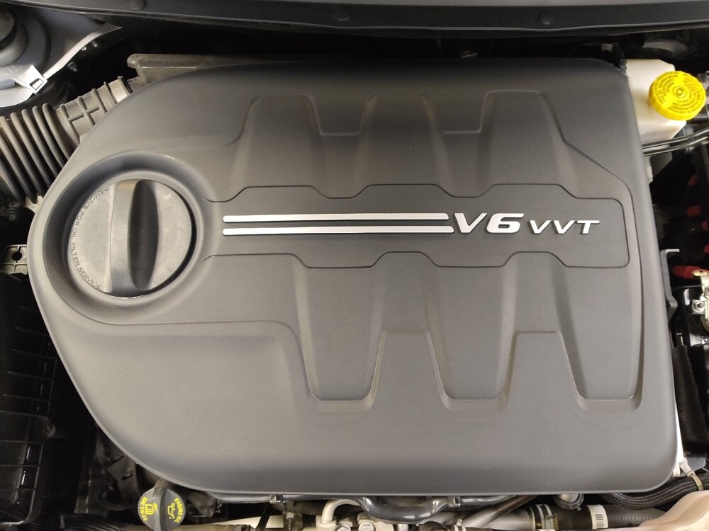 2020 Jeep Cherokee in Tampa, FL 33612 - 18112167 30