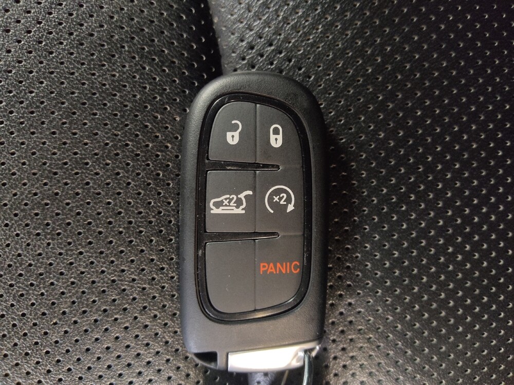 2020 Jeep Cherokee in Tampa, FL 33612 - 18112167 32