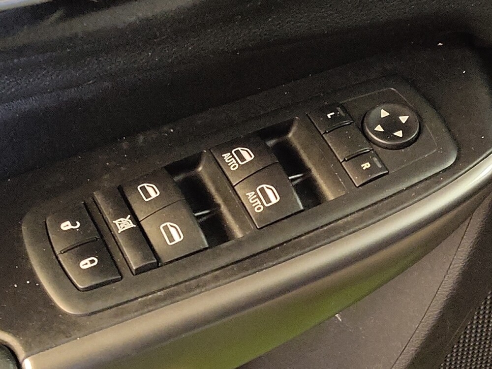 2020 Jeep Cherokee in Tampa, FL 33612 - 18112167 27