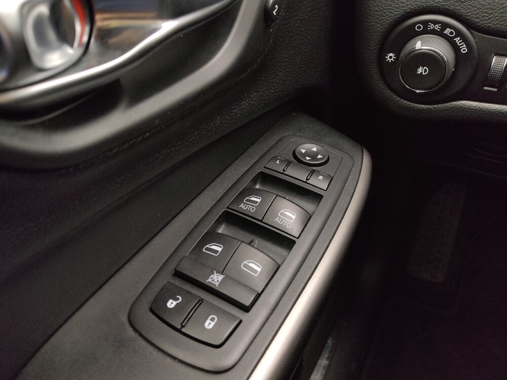 2020 Jeep Cherokee in Gladstone, MO 64118 - 18112196 27