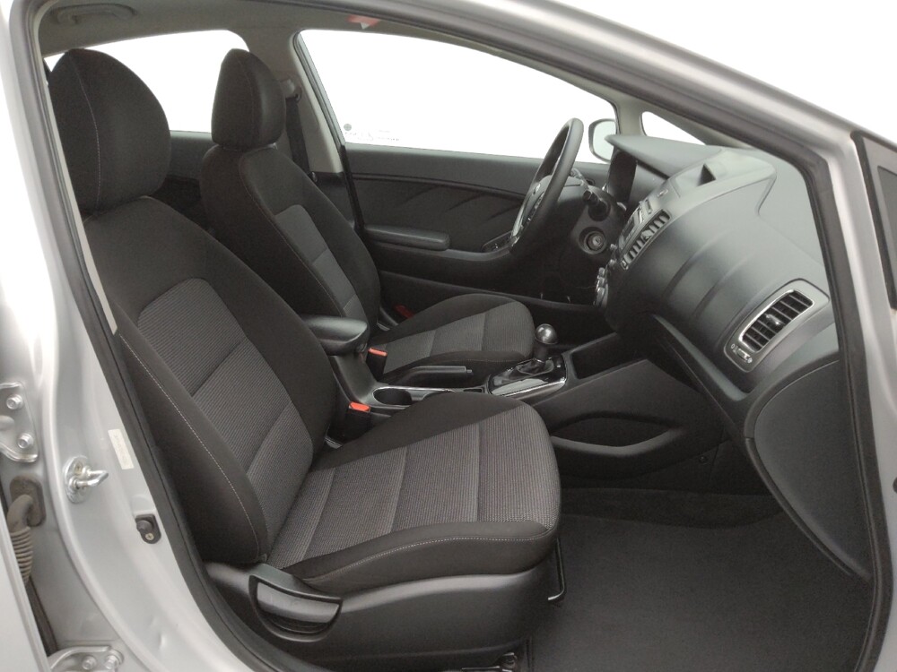 2017 Kia Forte in St. Louis, MO 63136 - 18112202 21