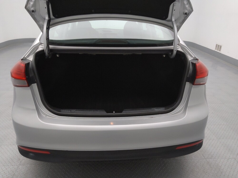 2017 Kia Forte in St. Louis, MO 63136 - 18112202 29