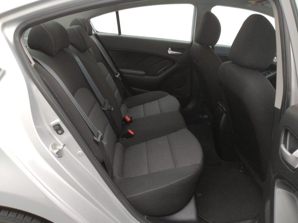 2017 Kia Forte in St. Louis, MO 63136 - 18112202 19