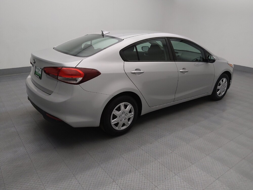 2017 Kia Forte in St. Louis, MO 63136 - 18112202 10