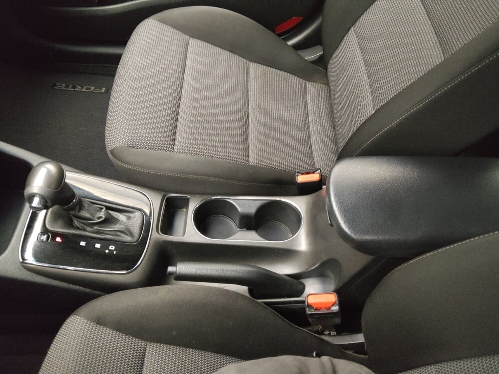 2017 Kia Forte in St. Louis, MO 63136 - 18112202 26