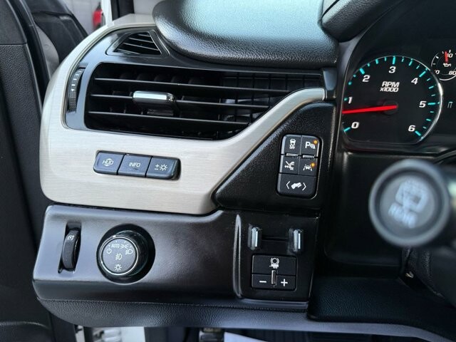 2018 GMC Yukon XL in Knoxville, TN 37920 - 18112229 27