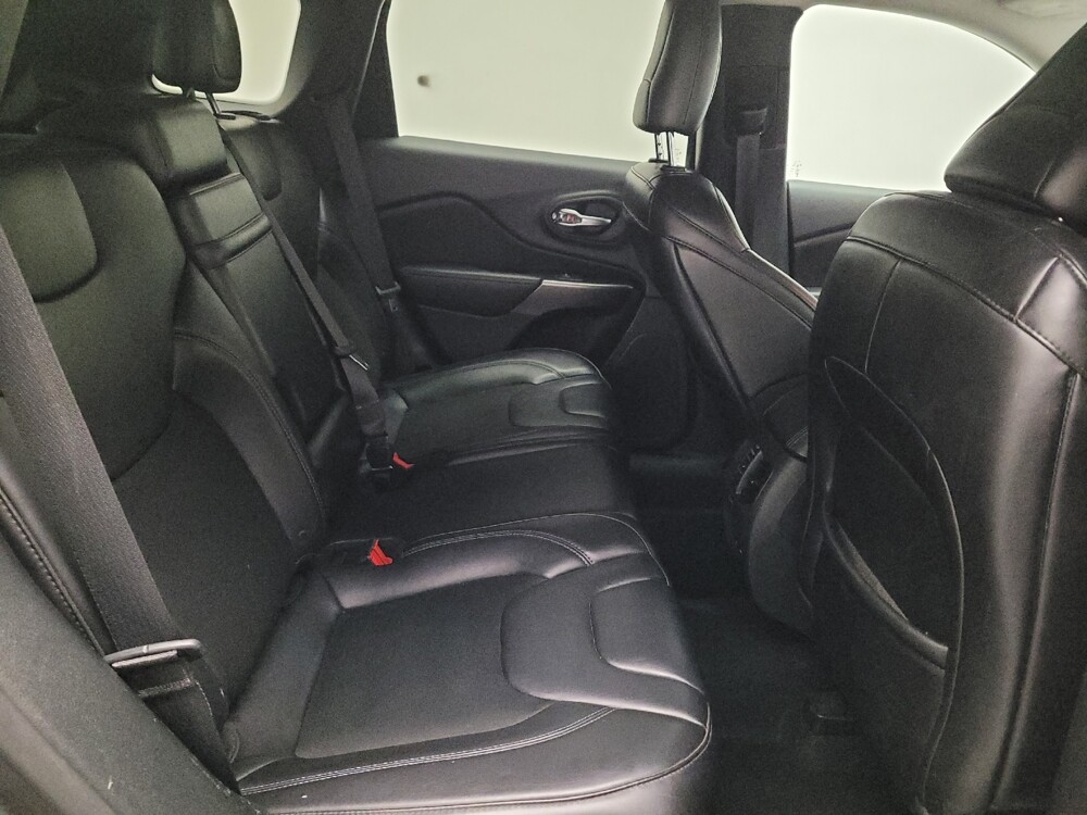 2019 Jeep Cherokee in Montclair, CA 91763 - 18112290 19