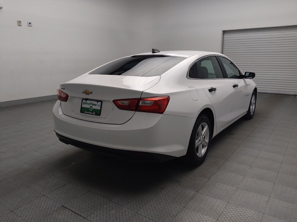 2019 Chevrolet Malibu in Tulsa, OK 74145 - 18112315 9
