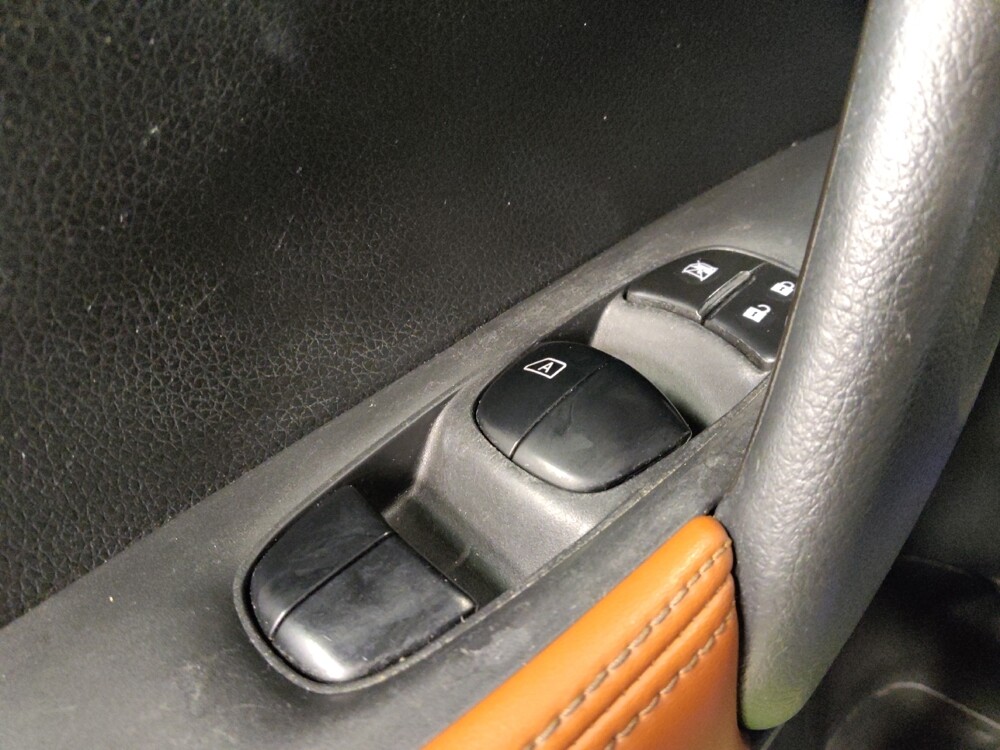 2018 Nissan Rogue in Glendale, AZ 85301 - 18112326 27