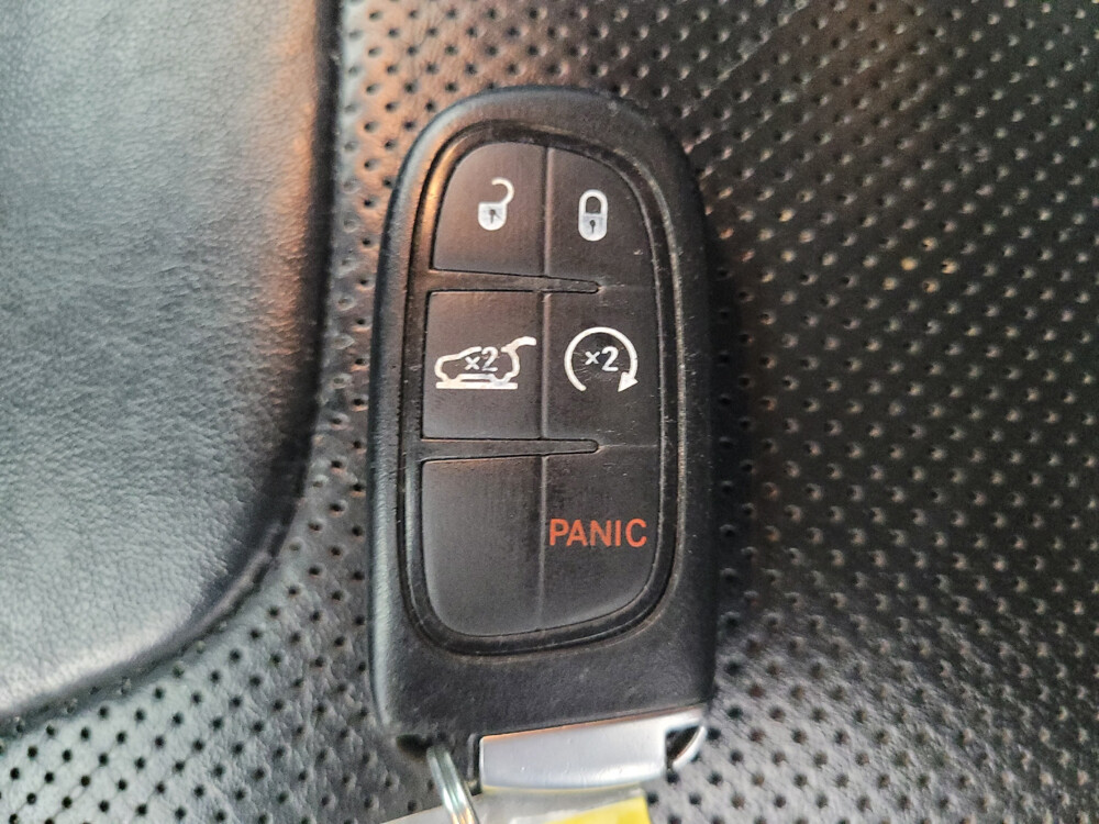 2020 Jeep Cherokee in Tampa, FL 33619 - 18112334 32