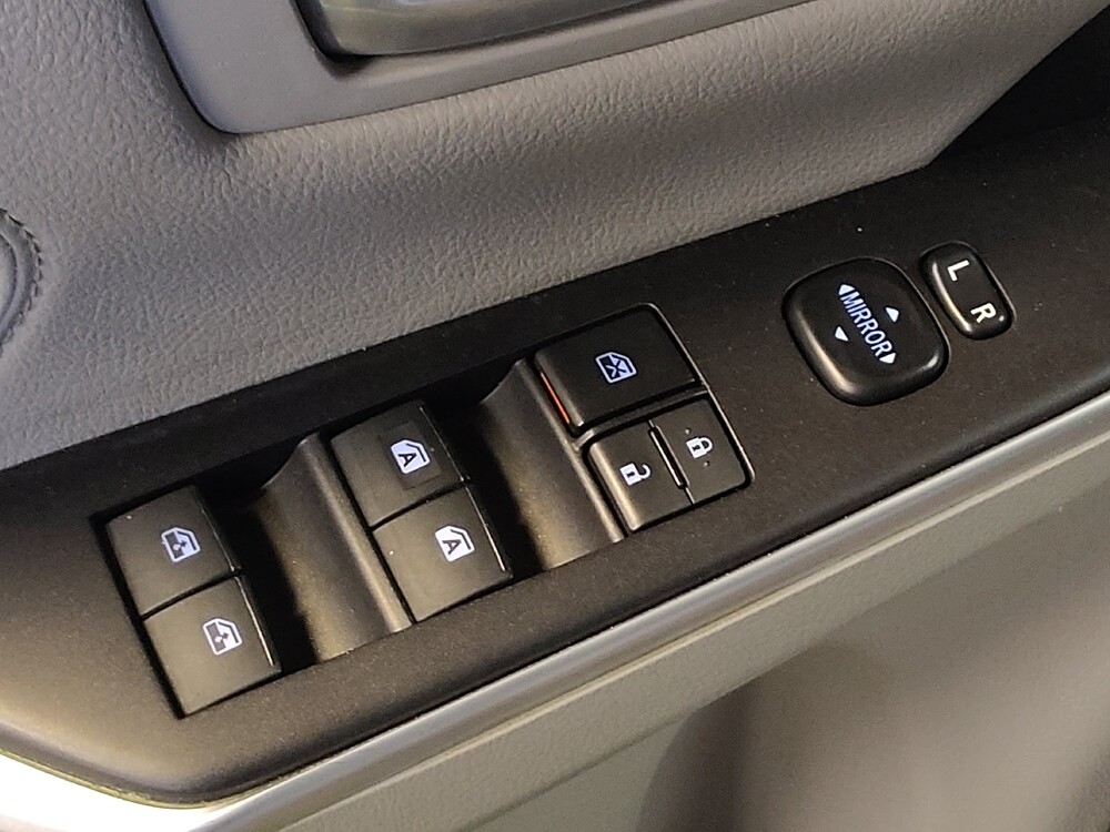 2017 Toyota Camry in Fort Myers, FL 33907 - 18112339 27