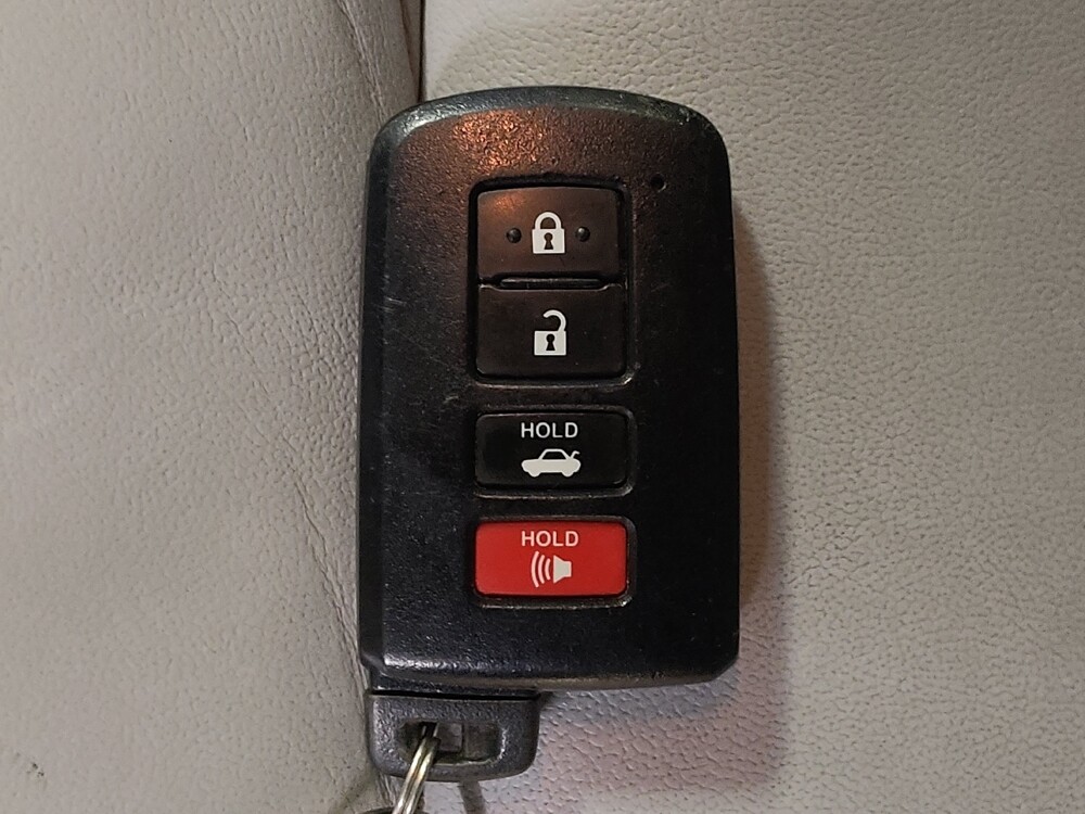 2017 Toyota Camry in Fort Myers, FL 33907 - 18112339 32