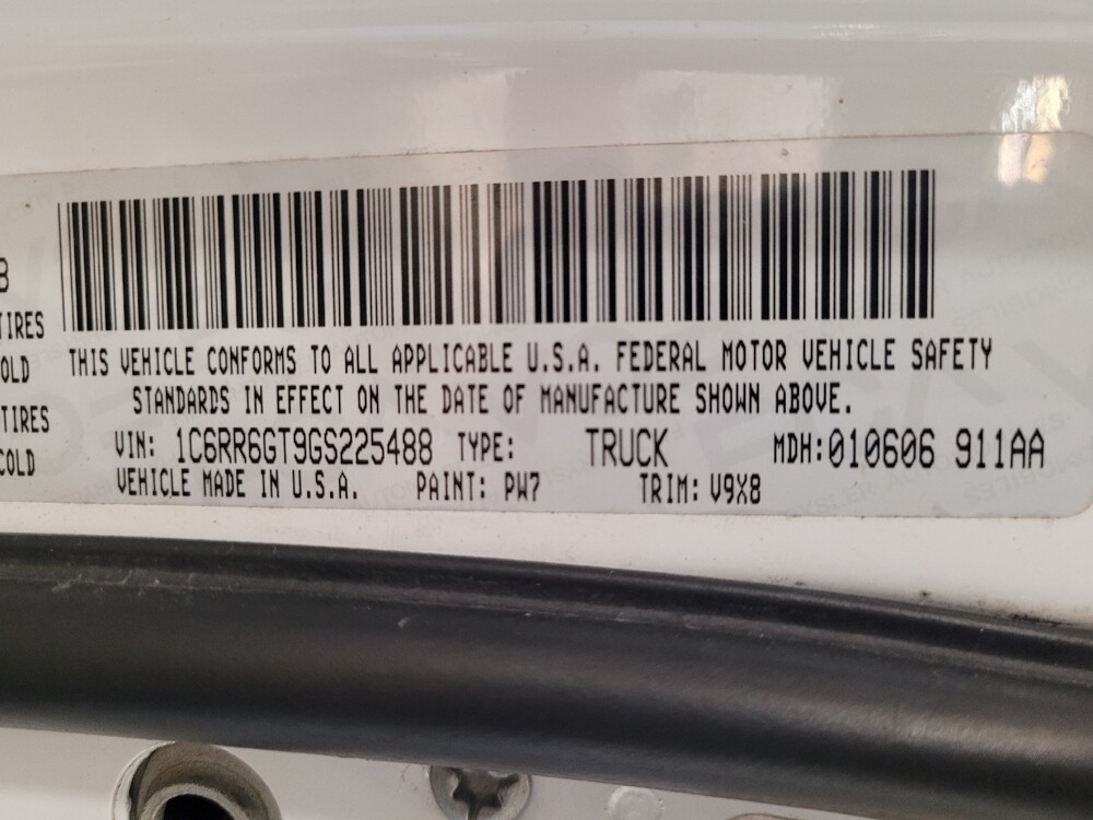 2016 RAM 1500 in Hialeah, FL 33014 - 18112365 33