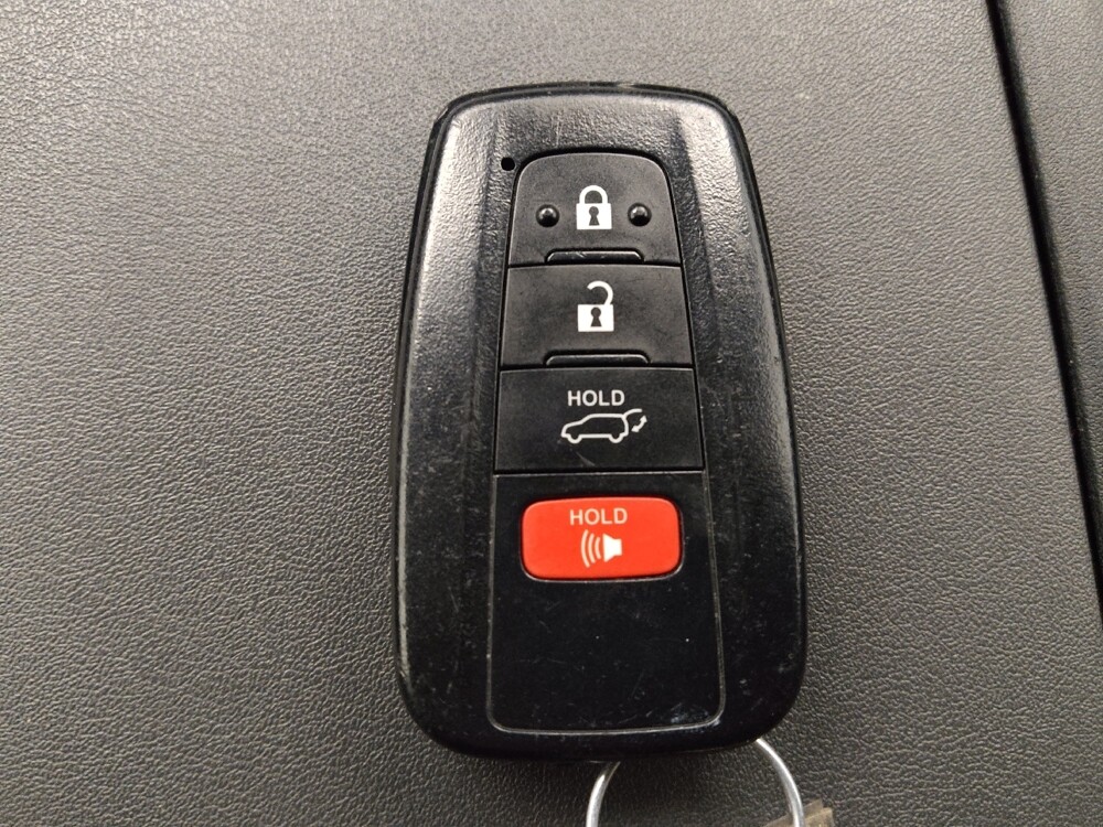 2021 Toyota Highlander in Lakewood, CO 80215 - 18112386 32