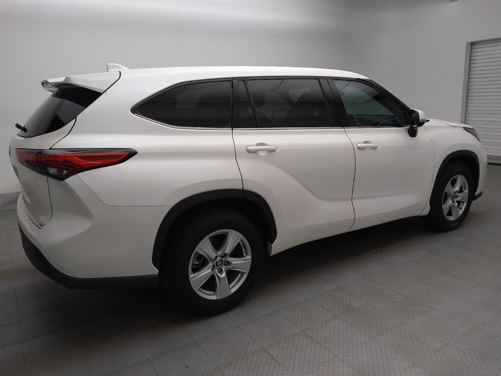 2021 Toyota Highlander in Lakewood, CO 80215 - 18112386 10