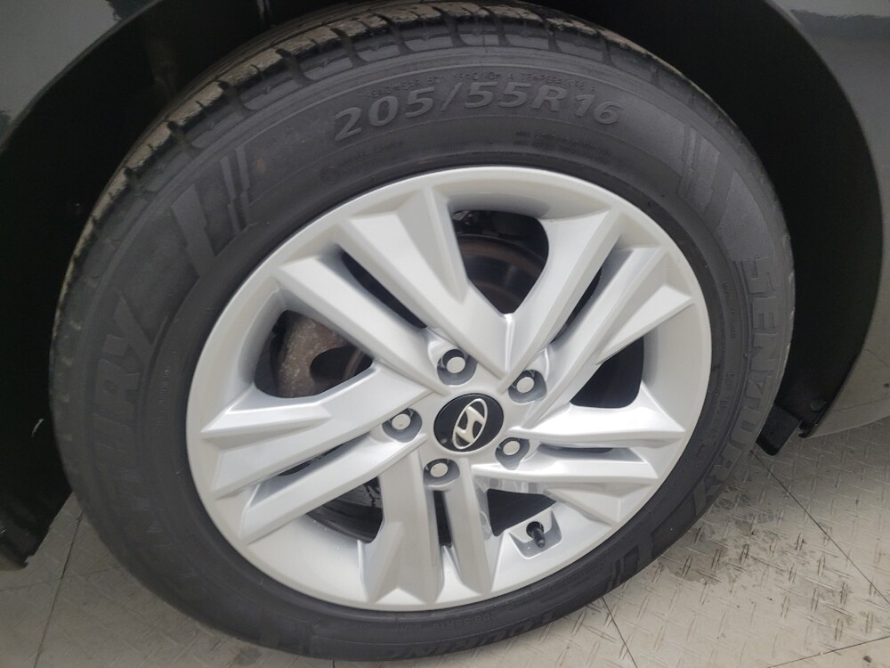 2020 Hyundai Elantra in Maple Heights, OH 44137 - 18112403 31