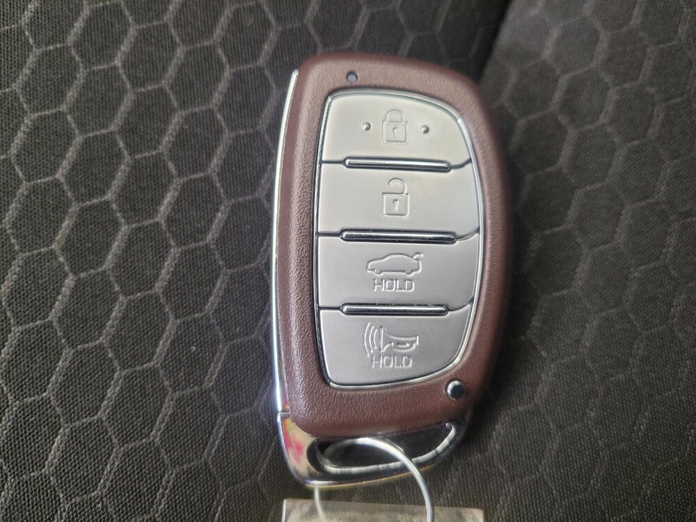 2020 Hyundai Elantra in Maple Heights, OH 44137 - 18112403 32