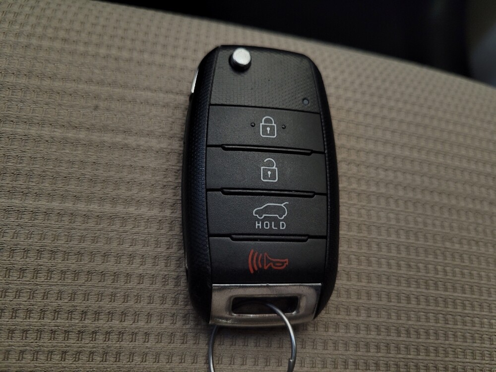 2015 Kia Sorento in Columbus, OH 43228 - 18112404 32