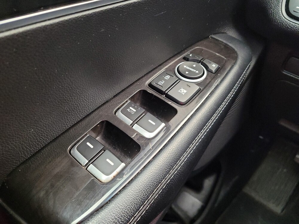 2017 Kia Sorento in Maple Heights, OH 44137 - 18112408 27