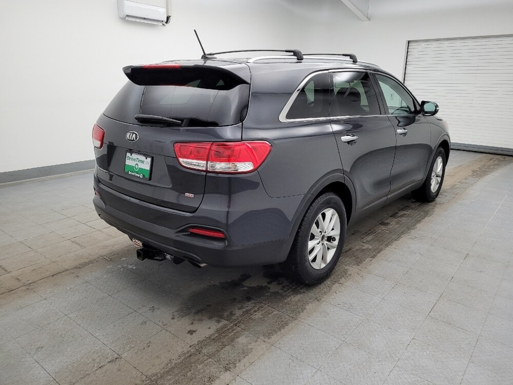 2017 Kia Sorento in Maple Heights, OH 44137 - 18112408 9