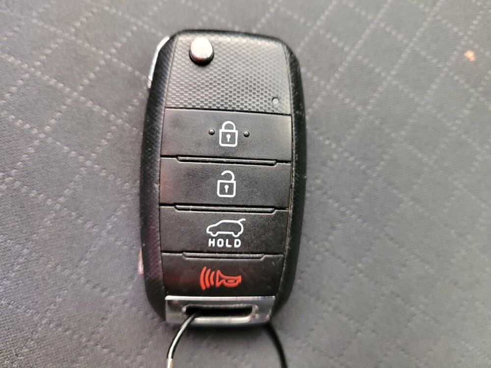 2017 Kia Sorento in Maple Heights, OH 44137 - 18112408 32