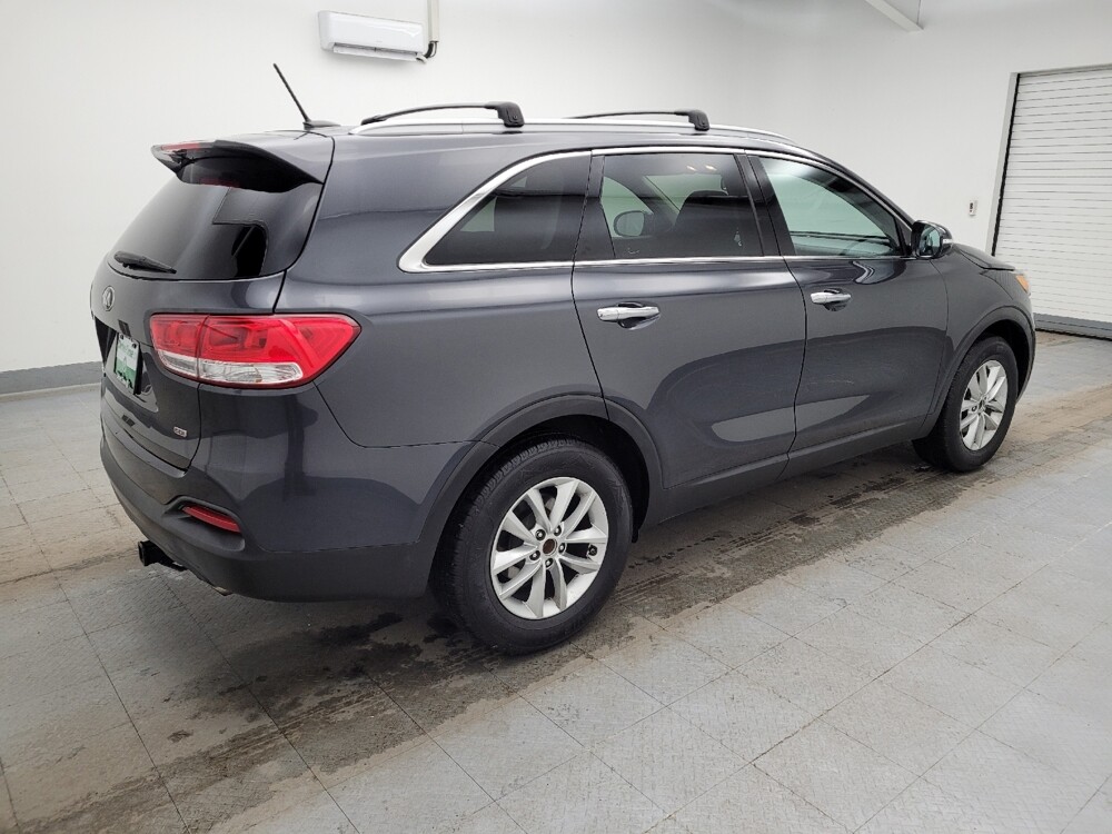 2017 Kia Sorento in Maple Heights, OH 44137 - 18112408 10