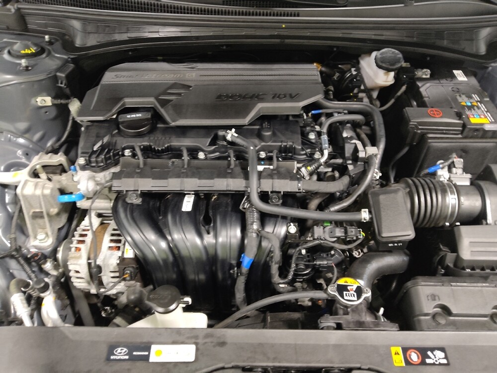 2025 Hyundai Elantra in Columbus, OH 43228 - 18112410 30