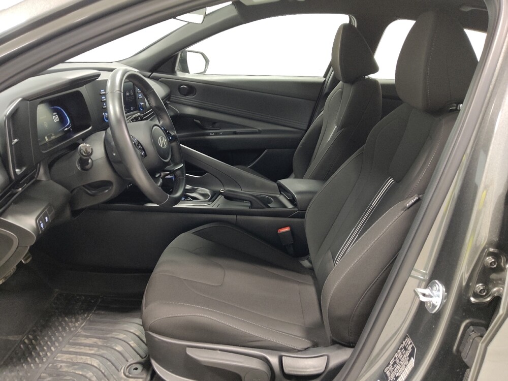2025 Hyundai Elantra in Columbus, OH 43228 - 18112410 17