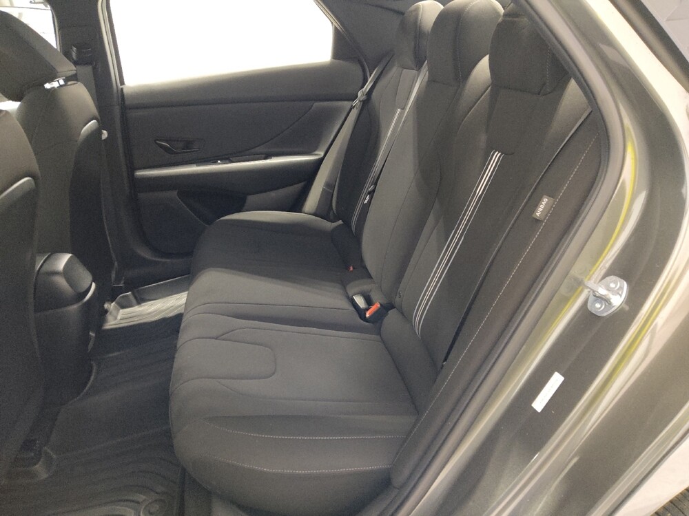 2025 Hyundai Elantra in Columbus, OH 43228 - 18112410 18