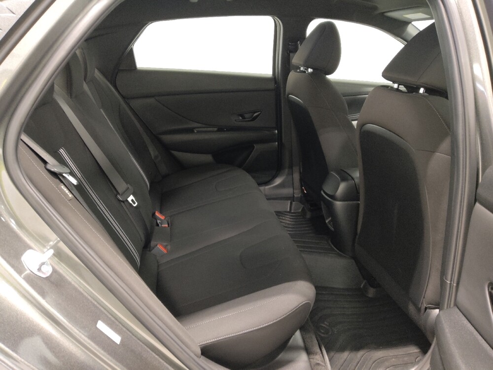 2025 Hyundai Elantra in Columbus, OH 43228 - 18112410 19