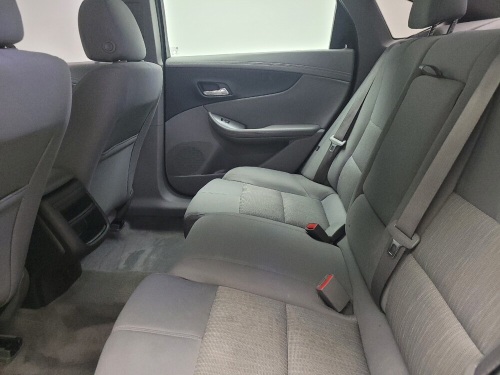 2015 Chevrolet Impala in Eastpointe, MI 48021 - 18112435 18