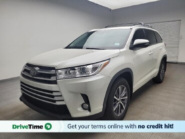 2018 Toyota Highlander in Eastpointe, MI 48021