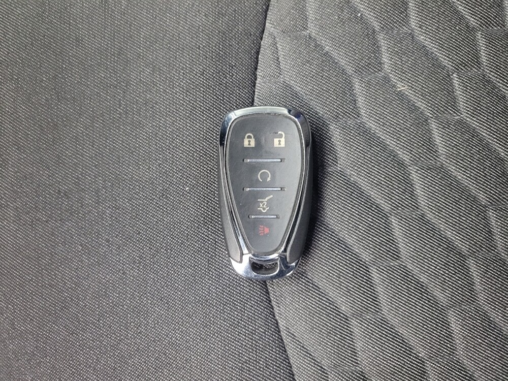 2018 Chevrolet Equinox in Eastpointe, MI 48021 - 18112439 32