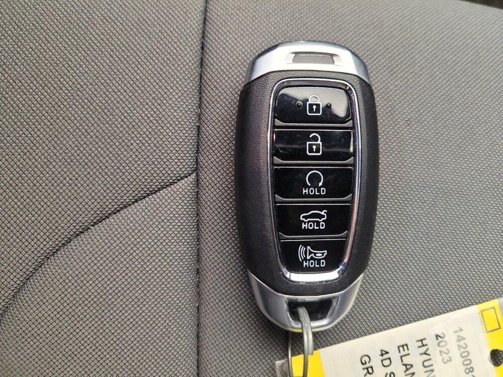 2023 Hyundai Elantra in Maple Heights, OH 44137 - 18112488 32