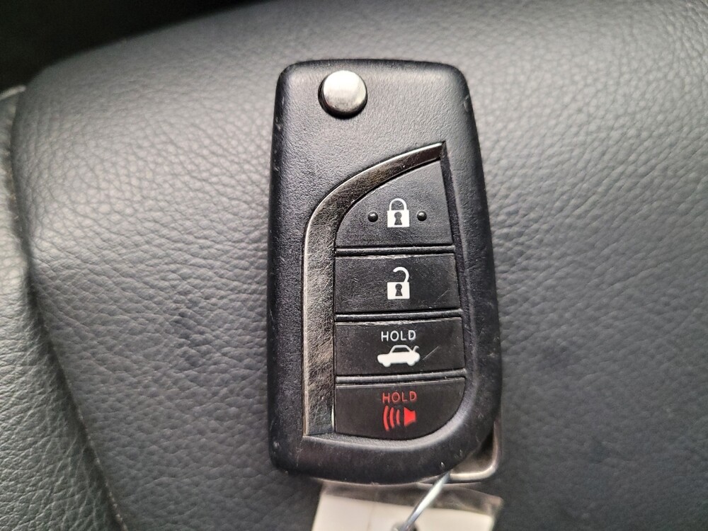 2019 Toyota Camry in Toledo, OH 43617 - 18112506 32