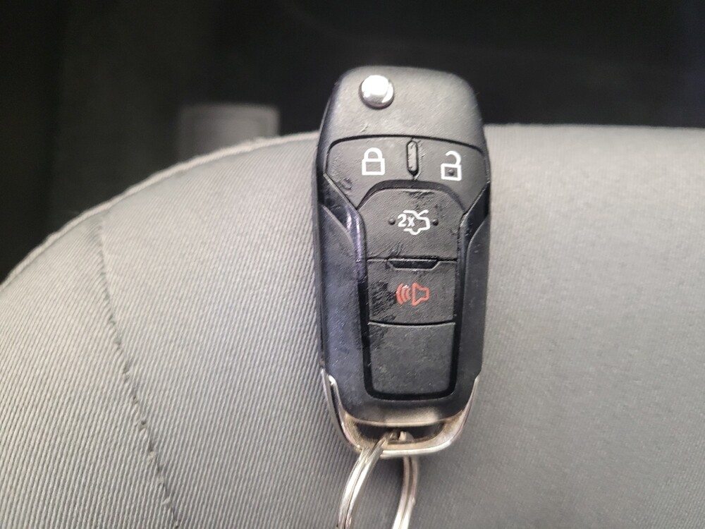 2016 Ford Fusion in Maple Heights, OH 44137 - 18112509 32