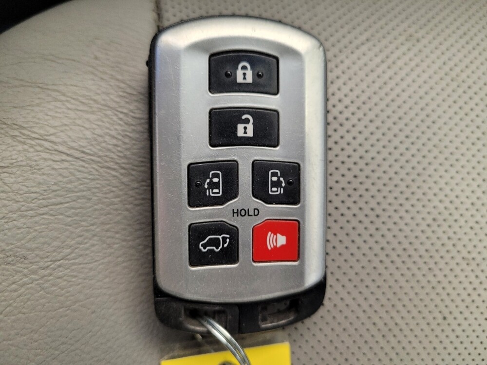 2017 Toyota Sienna in Columbus, OH 43228 - 18112511 32