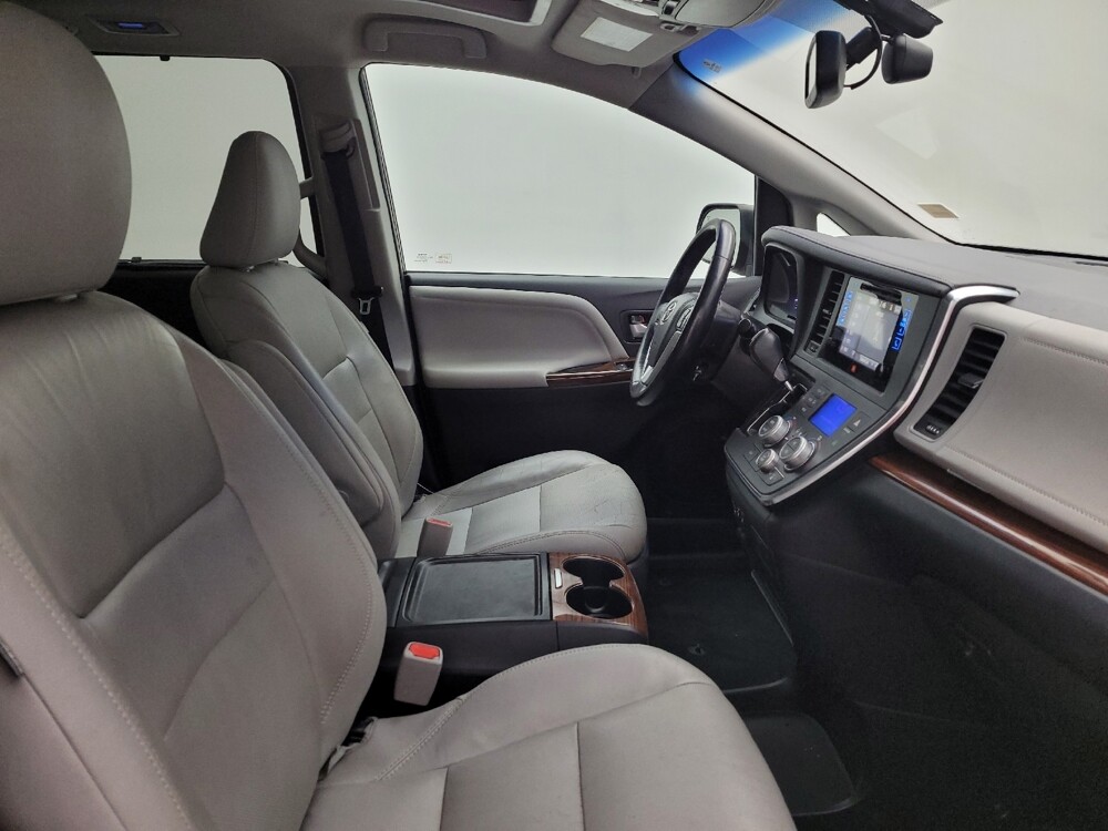 2017 Toyota Sienna in Columbus, OH 43228 - 18112511 21