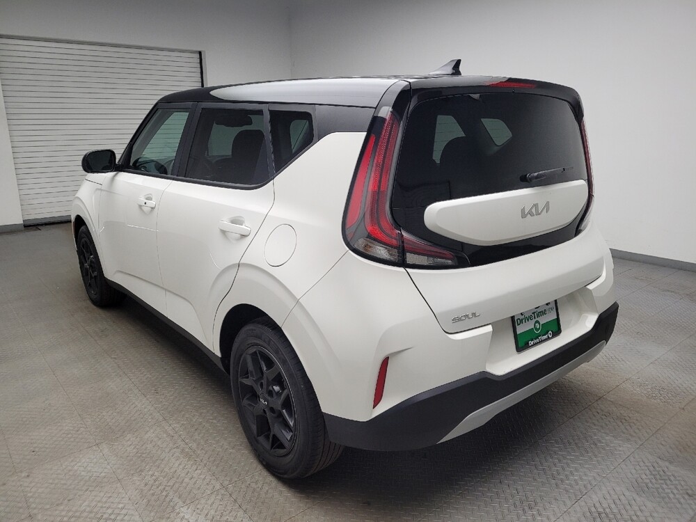 2023 Kia Soul in Eastpointe, MI 48021 - 18112515 5